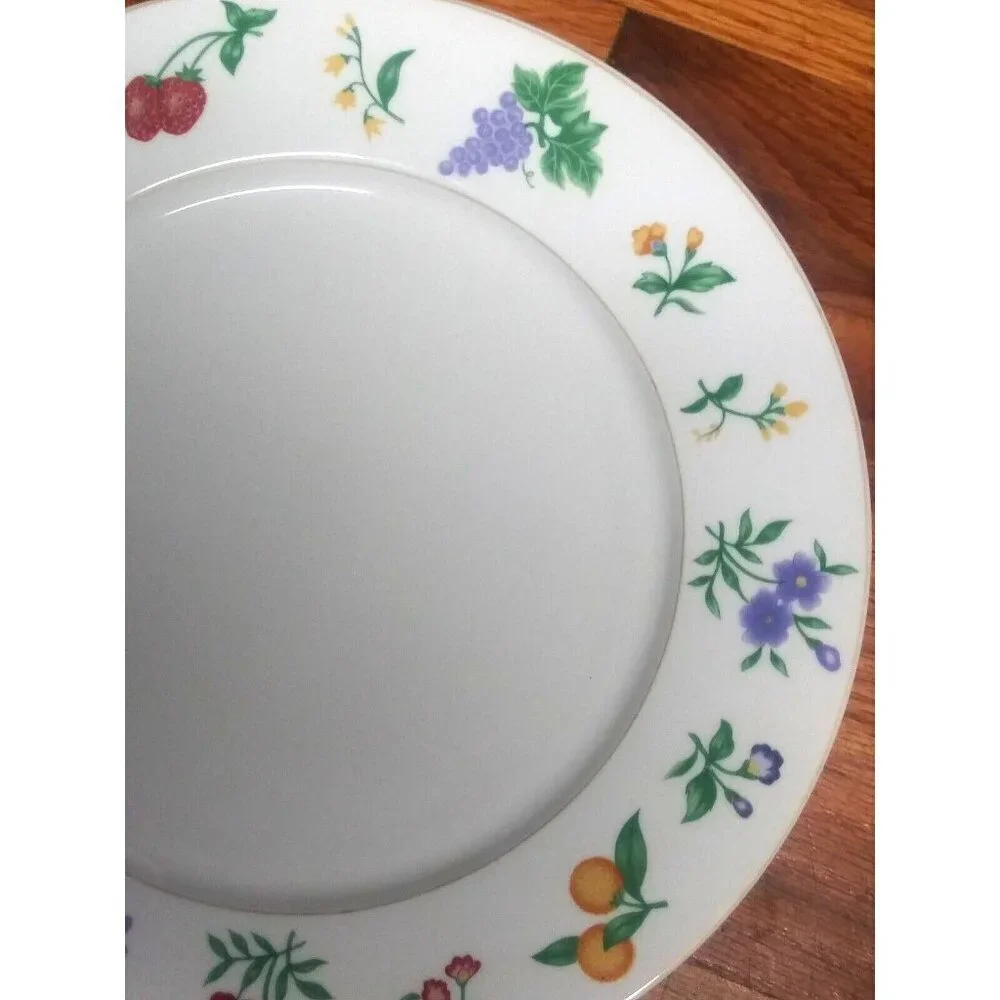 ROYAL MAJESTIC CHELSEA FINE CHINA 3 Dinner plates 1 cup 1 saucer 8432 Beautiful